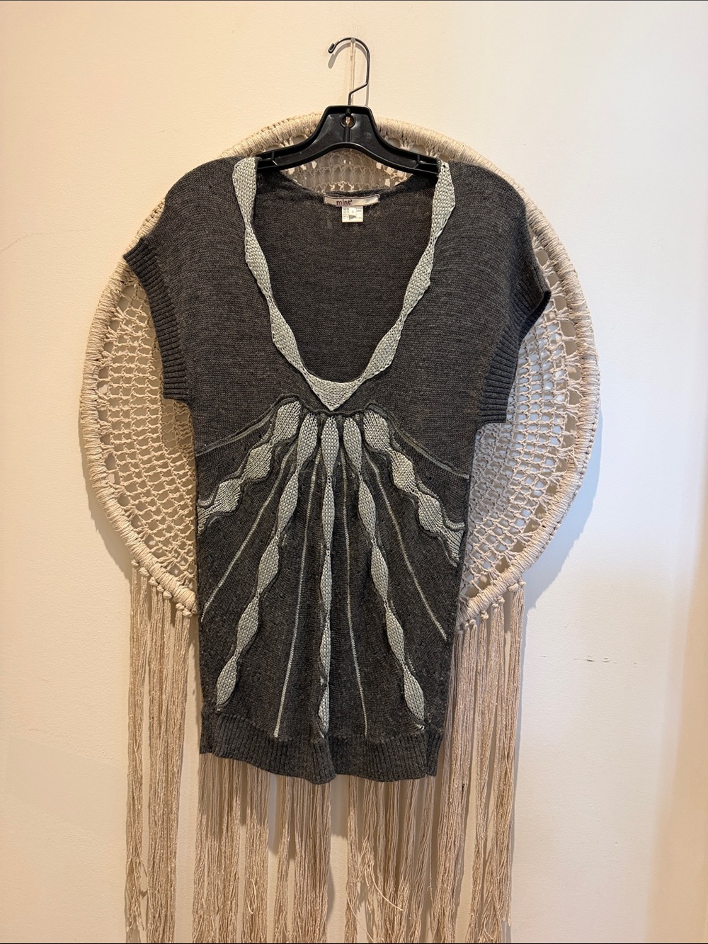 Mint Charcoal Gray V-Neck Short-Sleeve Sweater with Light Gray Detail